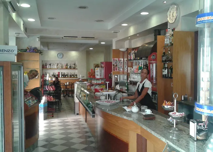 Lazzari Otel *