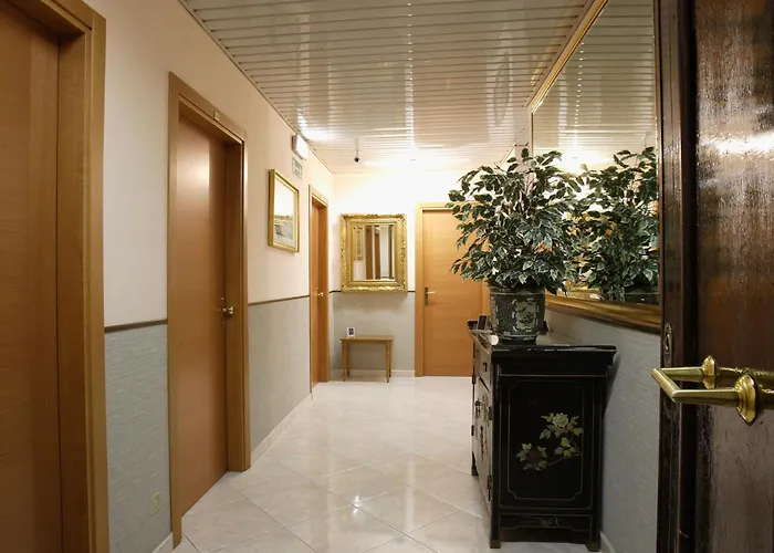 Lazzari Otel
