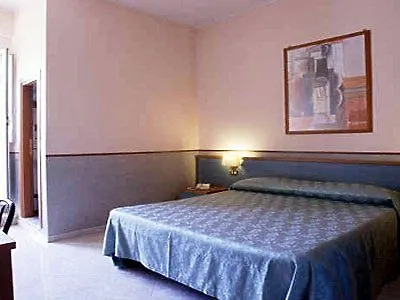 Lazzari Otel